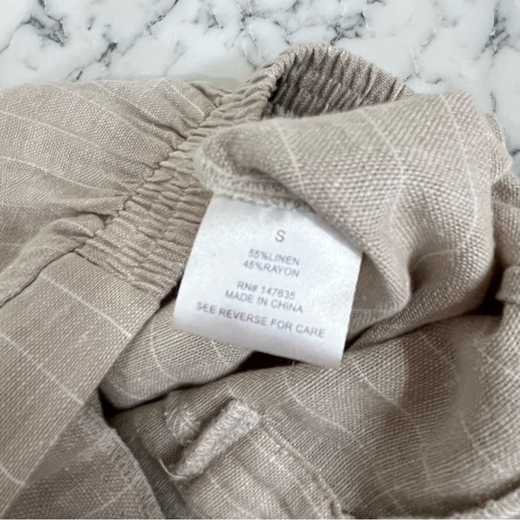 Romeo + Juliet tan linen rayon striped jumpsuit open back tie size small - Picture 12 of 12